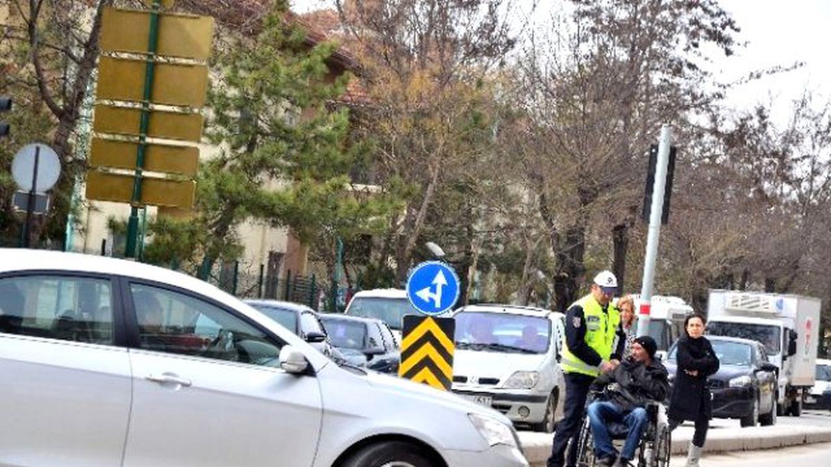 Trafik Polisinden Anlamlı Hareket