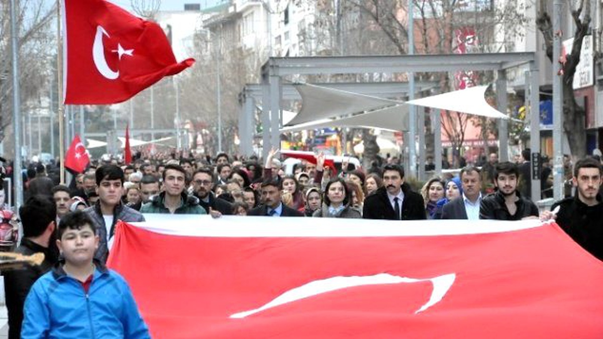 Uşak\'ta MHP\'liler Hep Bir Ağızdan İstiklal Marşı Okudu