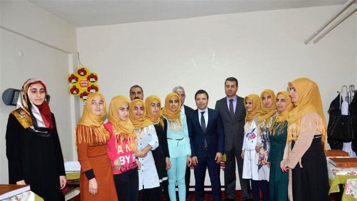 Vali Çelik, Görme Engelli Kuran Kursu Öğrencilerini Ziyaret Etti