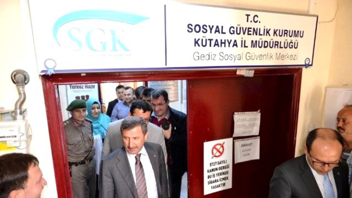 Kütahya Valisi Yılmaz, Gediz Sosyal Güvenlik Merkezini Ziyaret Etti