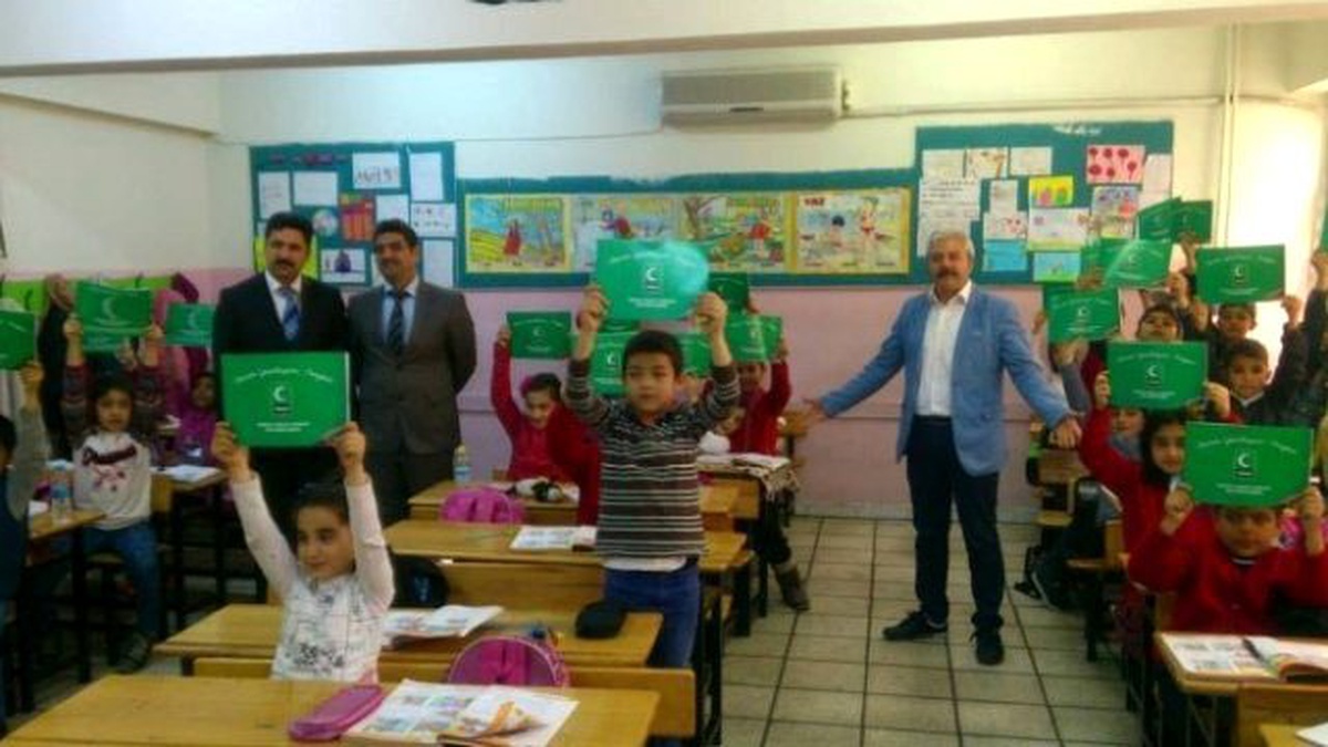 Yeşilay Üyeleri, İlköğretim Okulu Öğrencileriyle Bir Araya Geldi