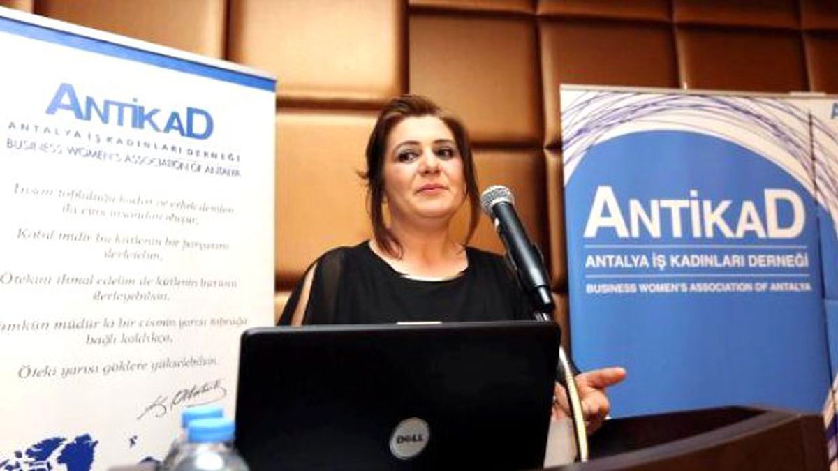 Yılın Annesi\' Plaketini Aldı