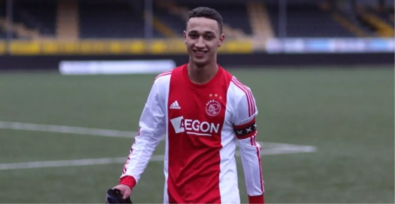 Ajax'lı Türk Futbolcu, Arkadaşlarıyla Kadın Polisi Tartakladı