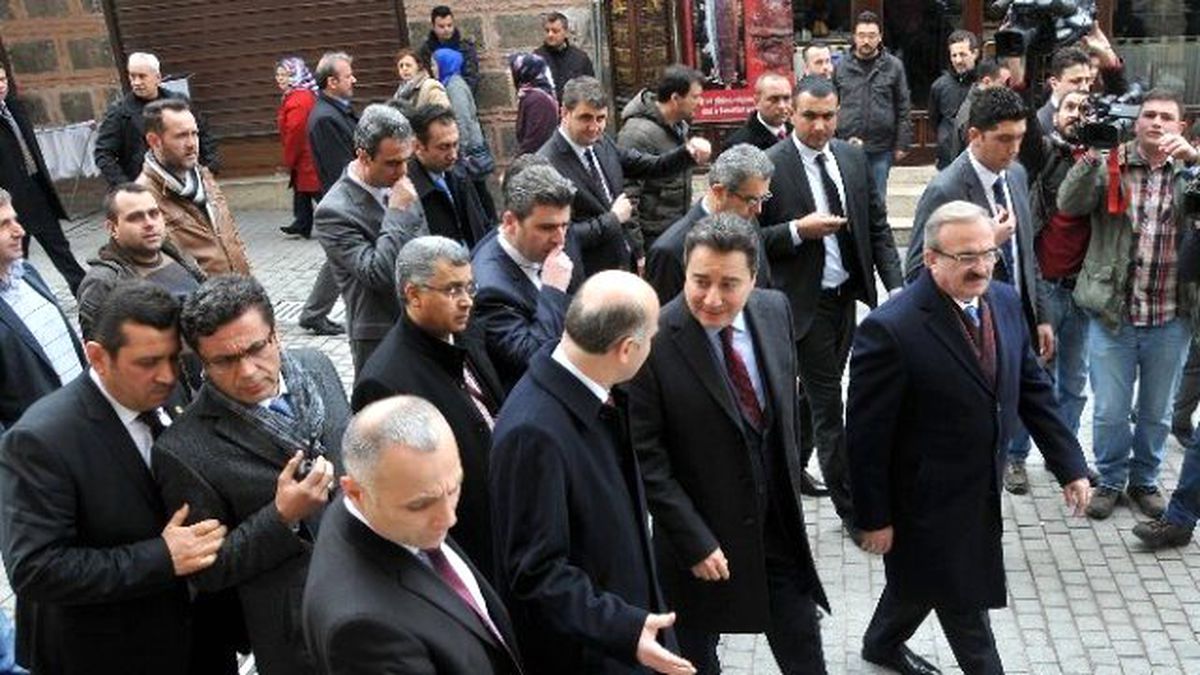 Ali Babacan, Cuma Namazını Ulucami\'de Kıldı