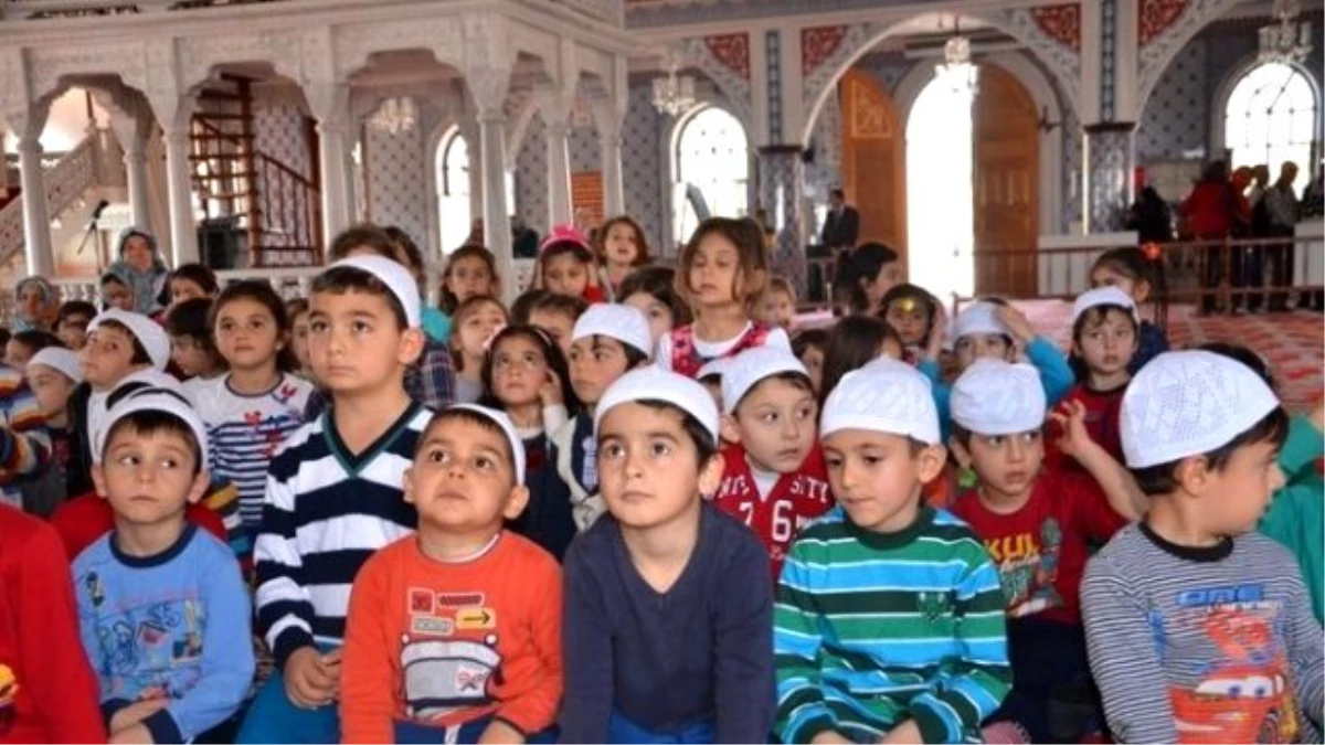 Antalya\'da Camiler Çocuk Açtı