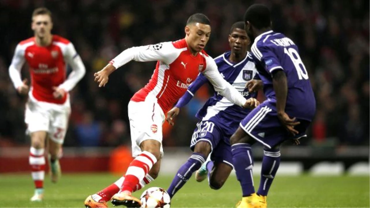 Arsenal\'de Chemberlain Bir Ay Forma Giyemeyecek