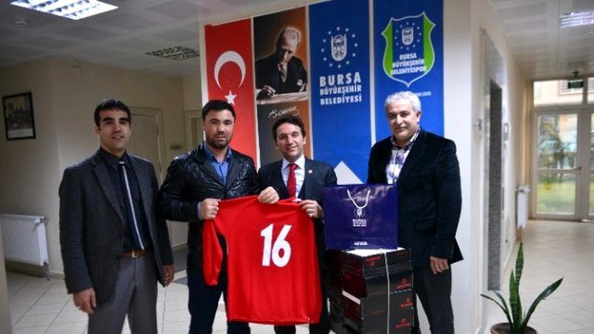 Büyükşehir Belediyespor\'dan Ahıska Spor Kulübüne Malzeme Desteği