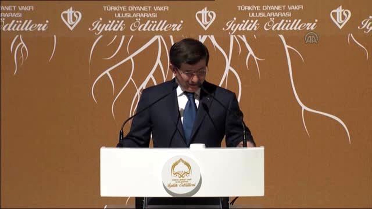 Davutoğlu: "Aramıza Düşmanlık Tohumu Ekenlere Karşı, Biz İyilik Tohumuyla Cevap Vereceğiz"