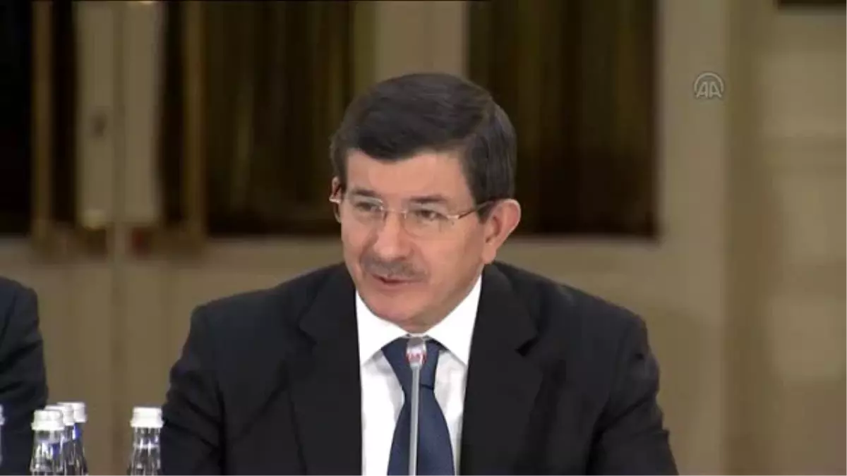 Davutoğlu: "Suriye Halkı İki Kötü Alternatifin Kıskacı Altında Ezilmemelidir"