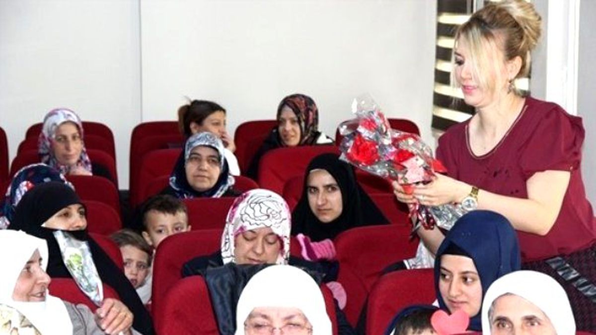 Erciş\'te Dünya Kadınlar Günü Programı Düzenlendi