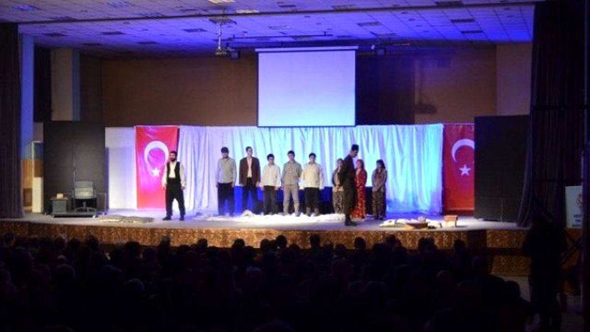 Erzincan\'da "Çanakkale Destanı" Tiyatro Oyunu Düzenlendi