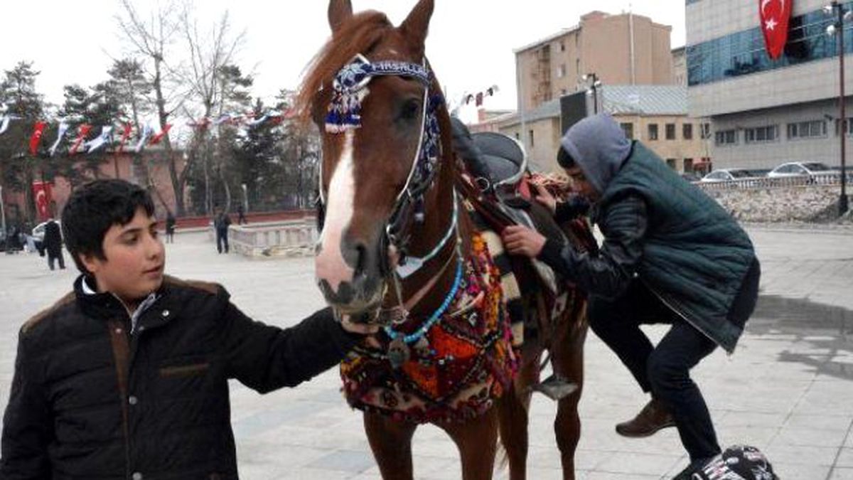 Erzurum\'da Kurtuluş Coşkusundan Renkli Görüntüler