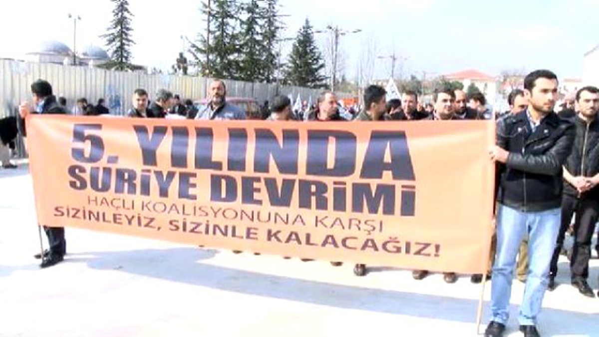 Fatih Camii'nde Suriye'de Ölenler İçin Gıyabi Cenaze Namazı