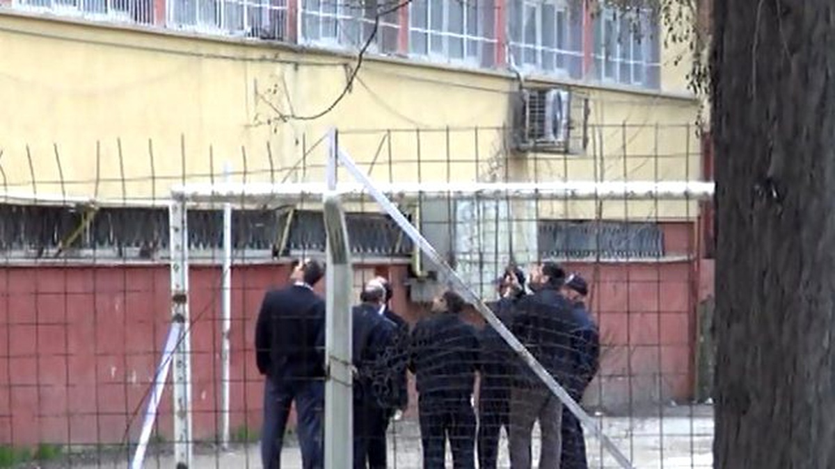 Gaziantep\'te Okulun 3. Katından Düşen Öğrenci Ağır Yaralandı