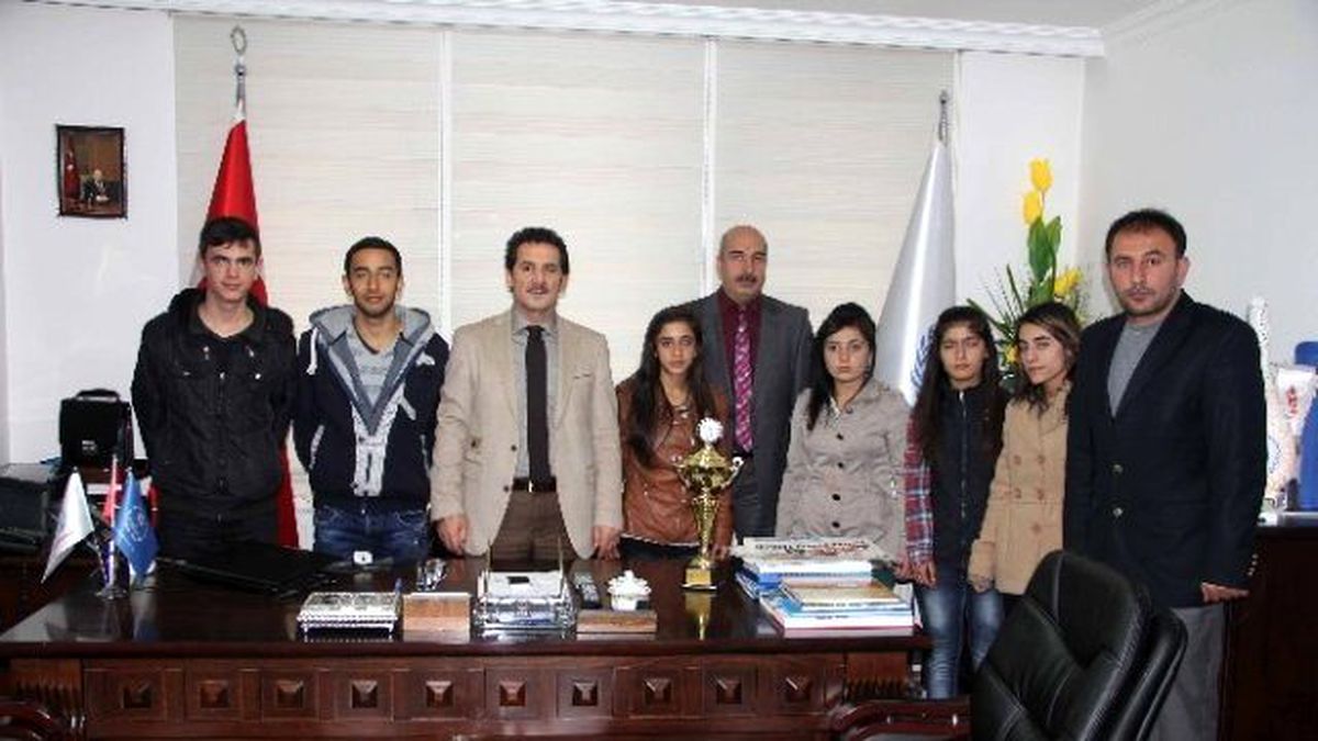 Halk Oyunları Şampiyonlarından Müdür İnanç\'a Ziyaret