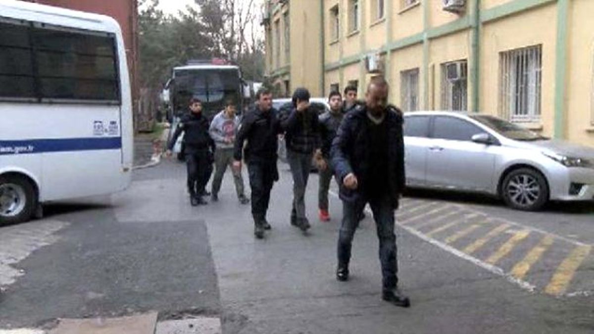 İstanbul\'da Gözaltına Alınan \'Torbacılar\' Adliyeye Sevkedildi