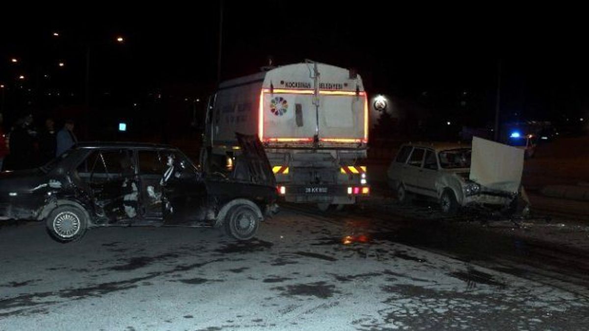 Otomobiller Çarpıştı: 5 Yaralı