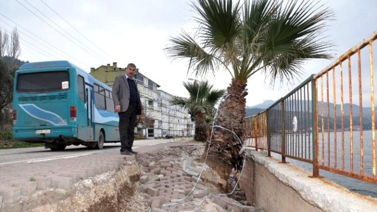 Fırtına Kurşunlu Sahillerini Dağıttı