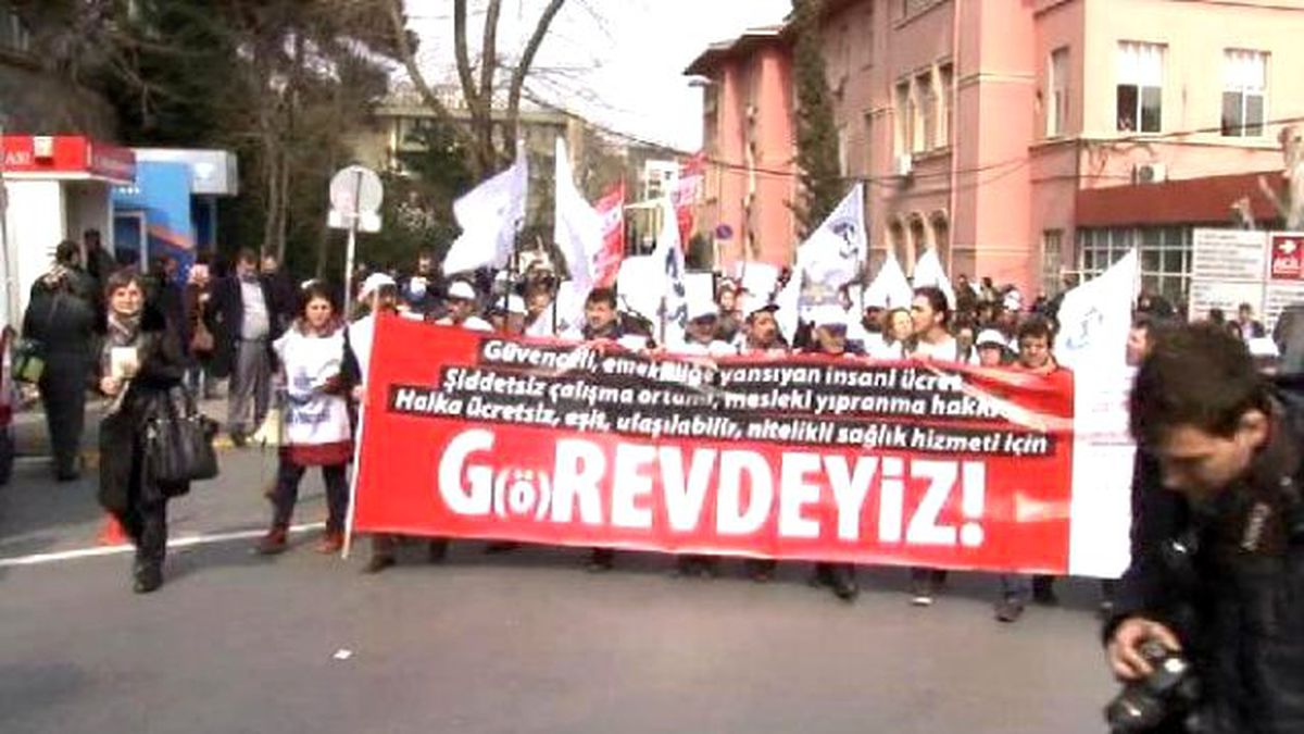 Sağlık Çalışanları Eylemde (1)