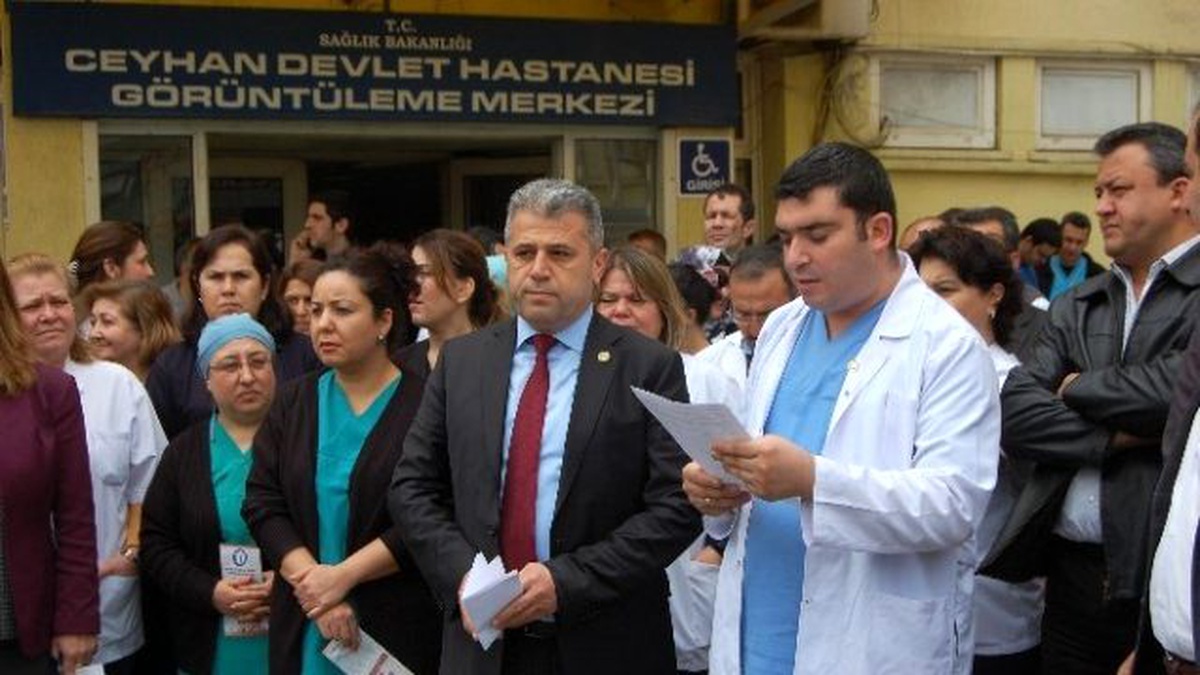 Sağlık Çalışanları Haklarını İstiyor