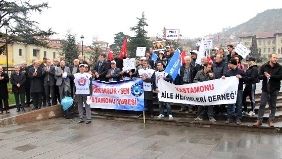 Sağlık Çalışanları, Kastamonu\'da İş Bıraktı