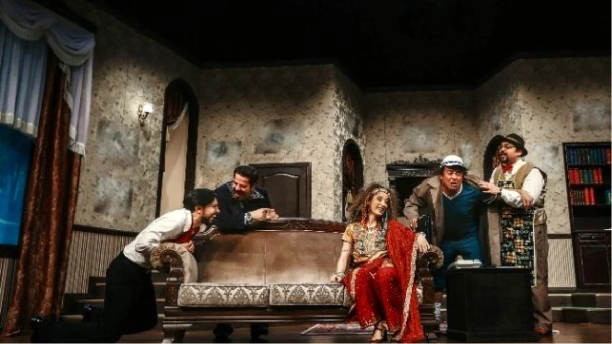 Trabzon Devlet Tiyatrosundan \'Salaklar Sofrası\' Çıkartması