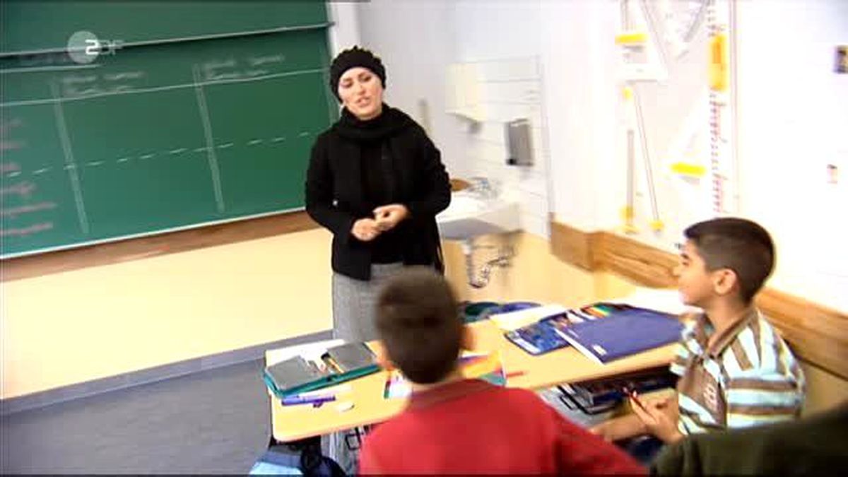 Anayasa Mahkemesi\'nin Başörtüsü Kararı Geniş Yer Buldu
