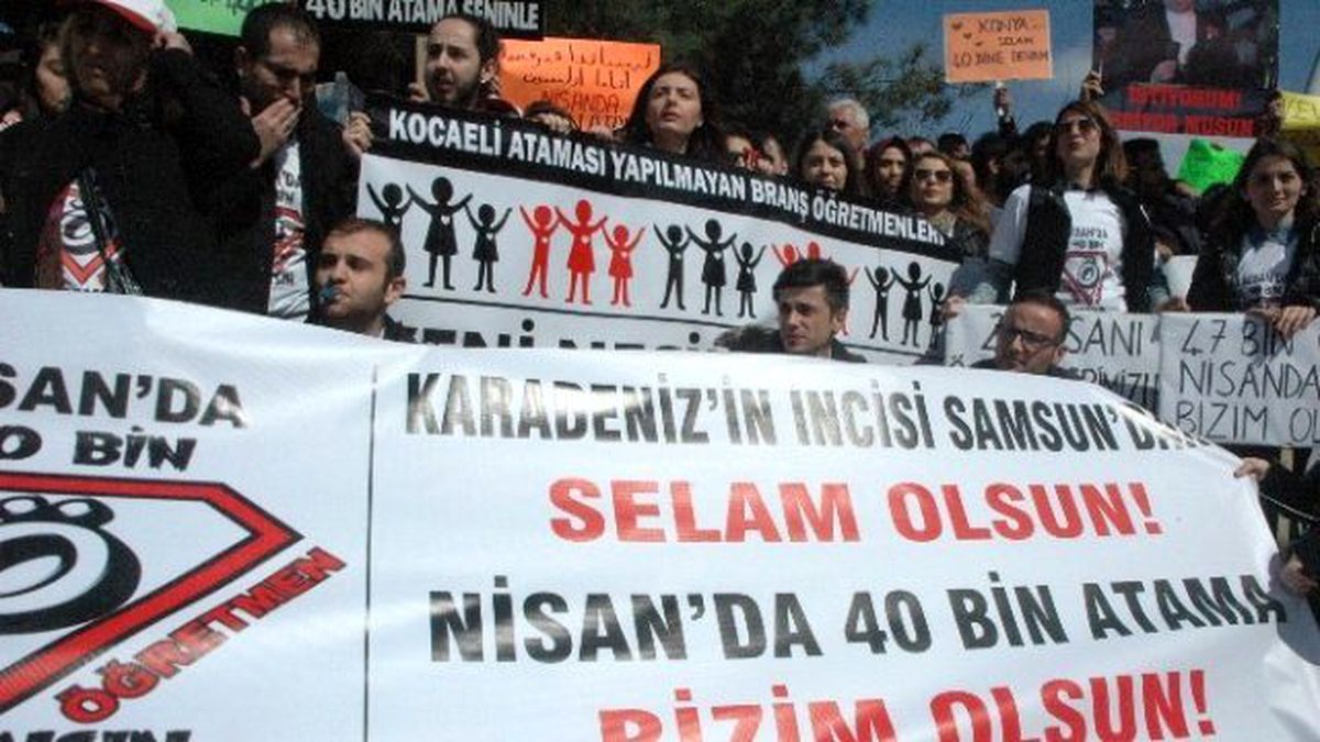 Atanamayan Öğretmenler, Sokakta Ders Yaptı