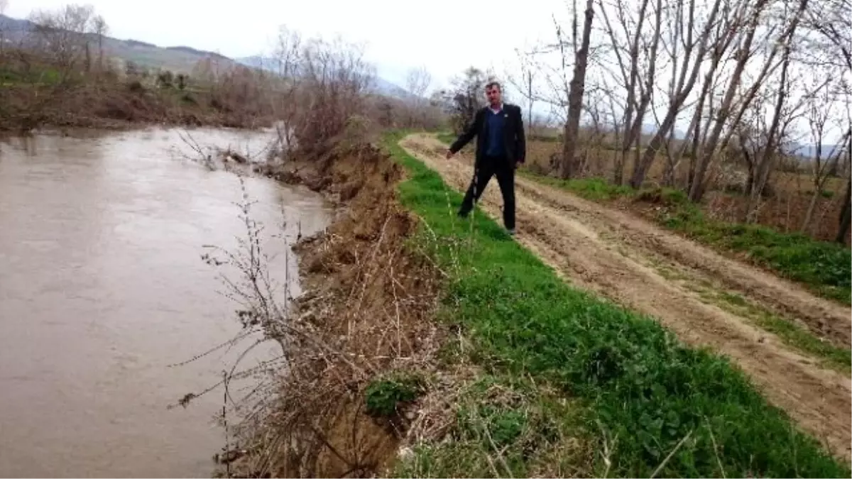 Barajın Suyu, Arazi Yollarını Yuttu