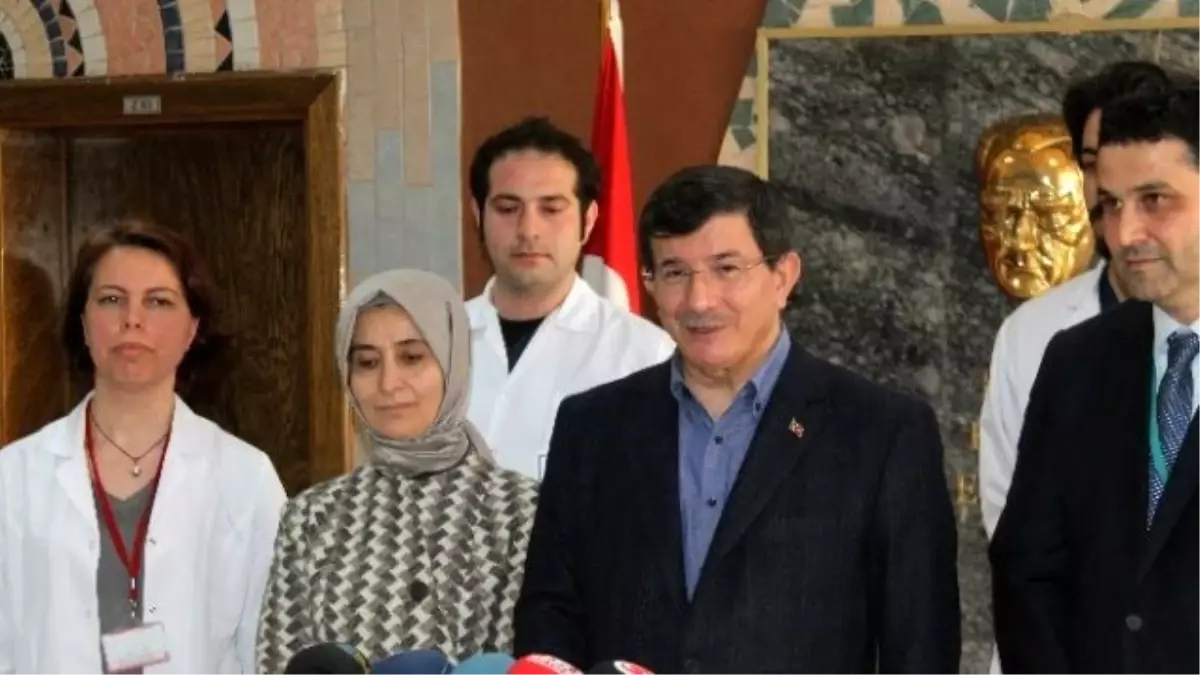 Başbakan Davutoğlu, Hacı Bayram Veli Cami\'inde Sabah Namazı Kıldı