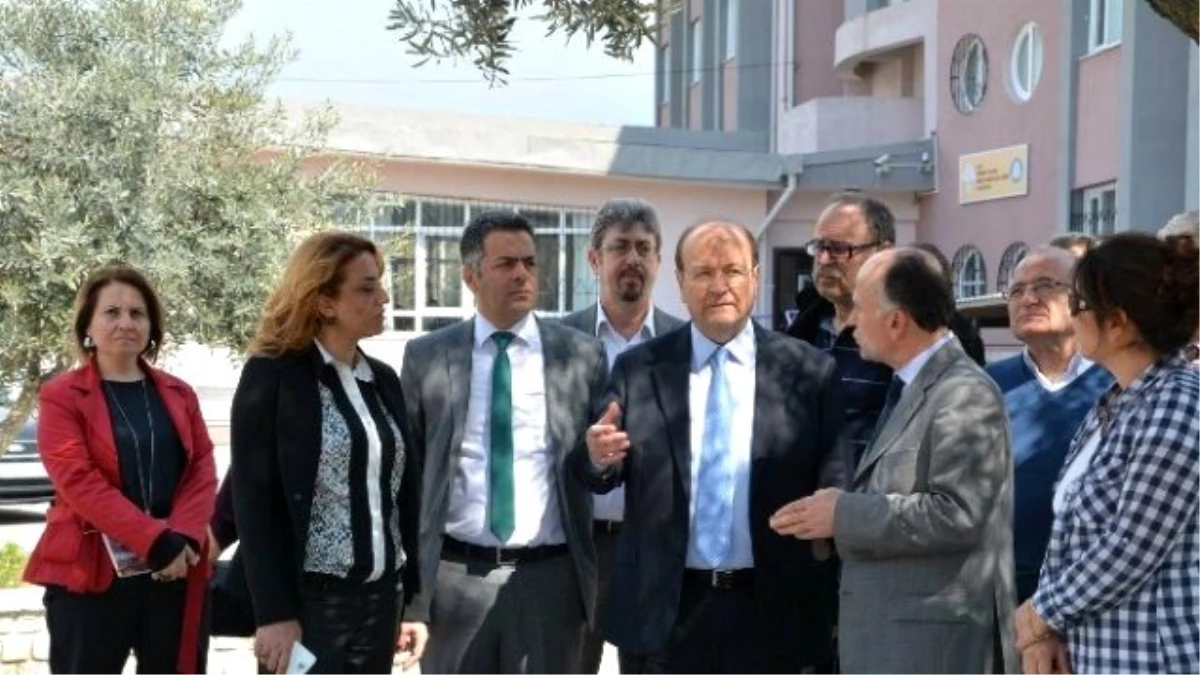 Başkan Özakcan; "Okullar Baş Tacımızdır"