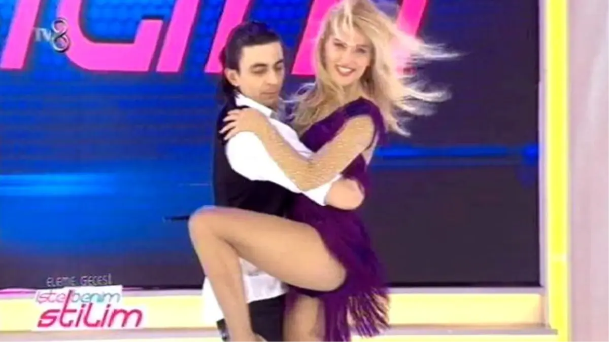 Burcu Esmersoy'dan Nefes Kesen Dans Şov