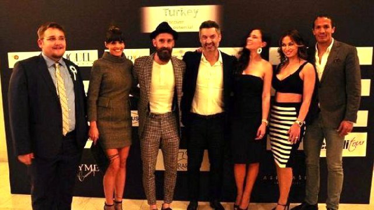 Fenerbahçeli Futbolcular Meireles ve Alves İstanbul Mücevher Fuarı Gala Gecesine Katıldılar