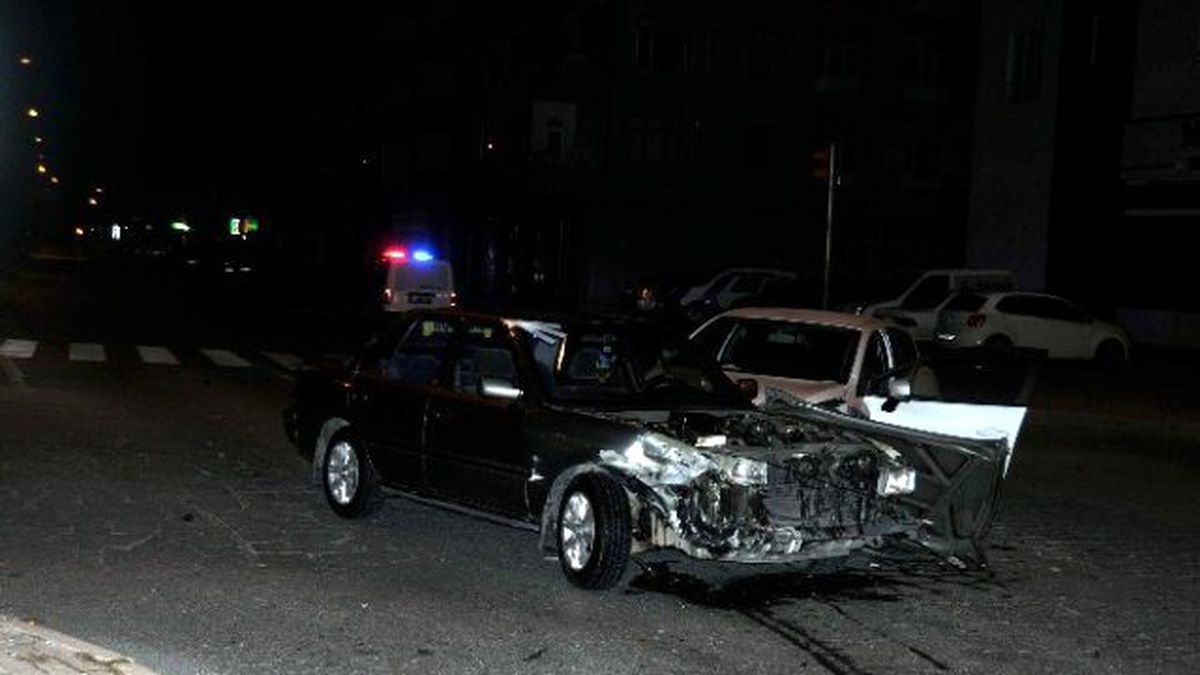 Kayseri\'de İki Otomobil Çarpıştı: 2 Yaralı