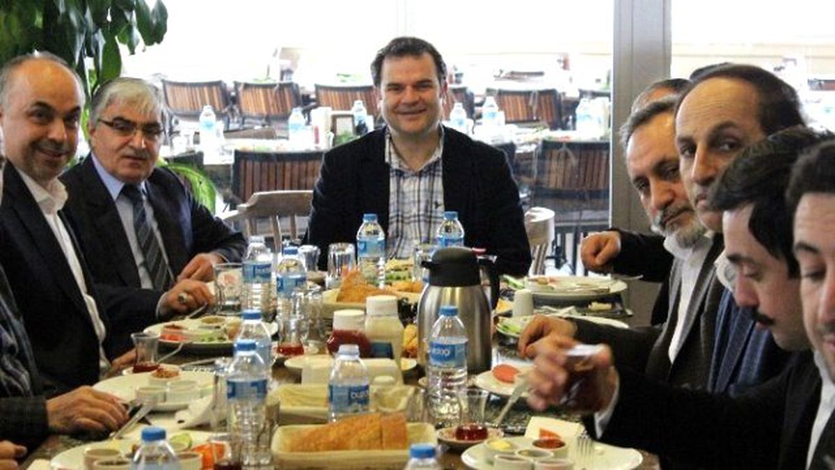 Kemal Öztürk Samob Üyeleri ile Kahvaltıda Bir Araya Geldi