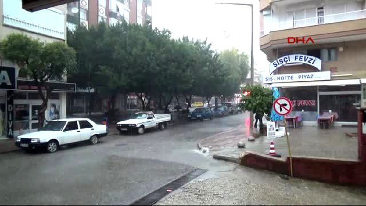 Kumluca\'da Şiddetli Rüzgar Nedeniyle Seraları Yıkıldı, Minare Yan Yattı