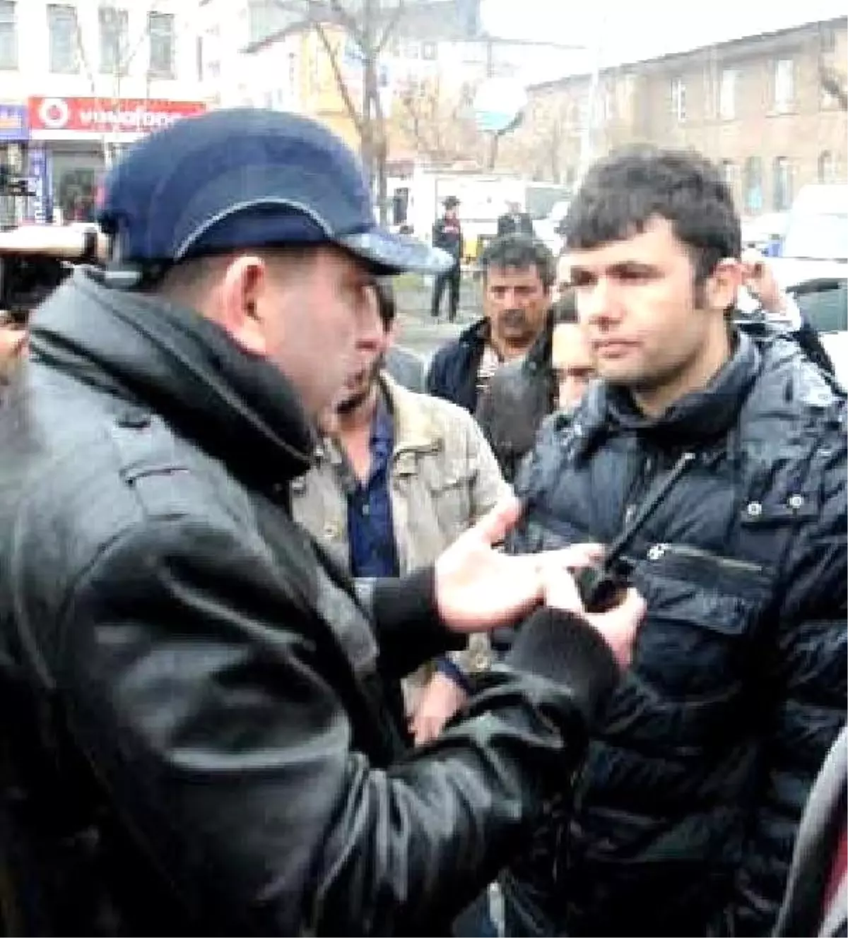 Muş\'ta Protesto Gösterisinde 3 Kişi Yaralandı, 15 Kişi Gözaltında