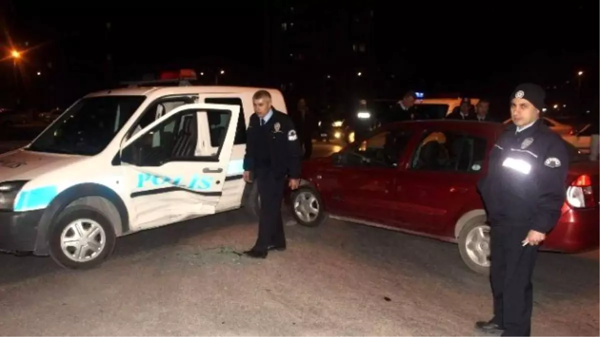 Otomobil ile Polis Aracı Çarpıştı: 1 Polis Yaralı