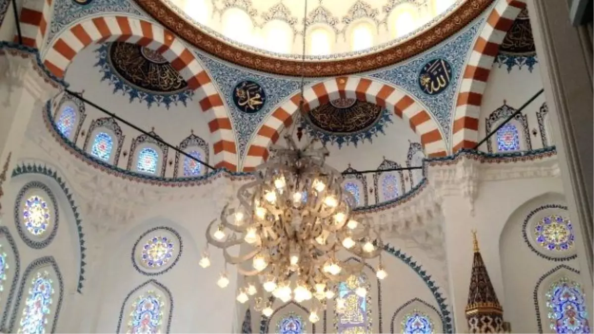 Tokyo Camisi İmamı Alas: 'Japonya'da İslamofobi Yok'