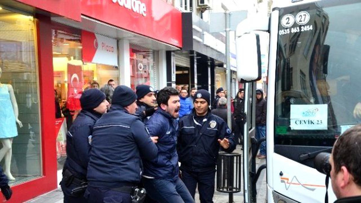 Protestocu Gruba Müdahale