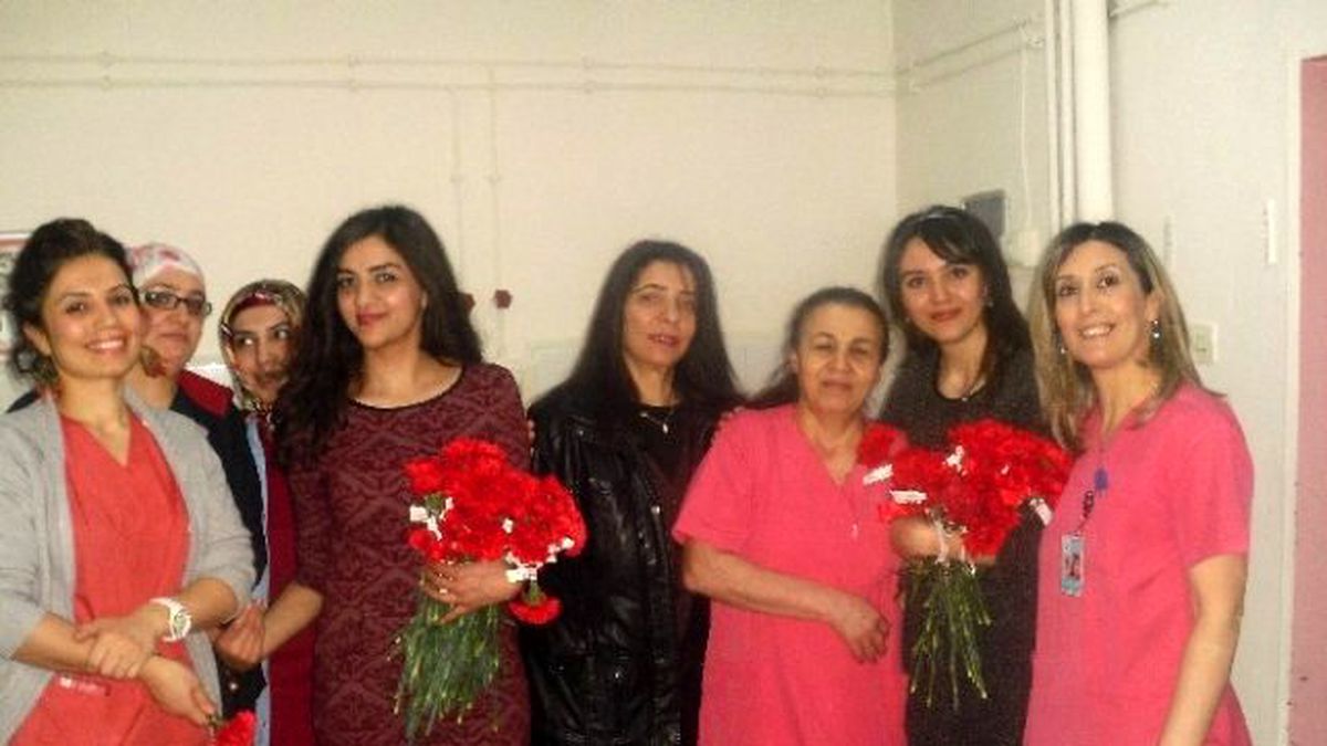 Reşat Erdoğan 14 Mart Tıp Bayramı Nedeniyle Karanfil Dağıttı