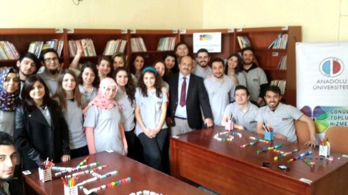 Anadolu Üniversitesi Öğrencileri Kütahya\'da Kütüphane Kurdu