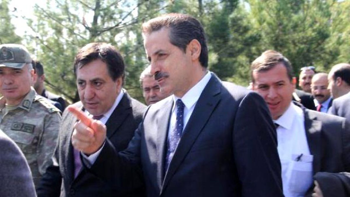 Bakan Çelik, Gruba Müdahale Eden Polisi "Sakin Olun" Diyerek Uyardı