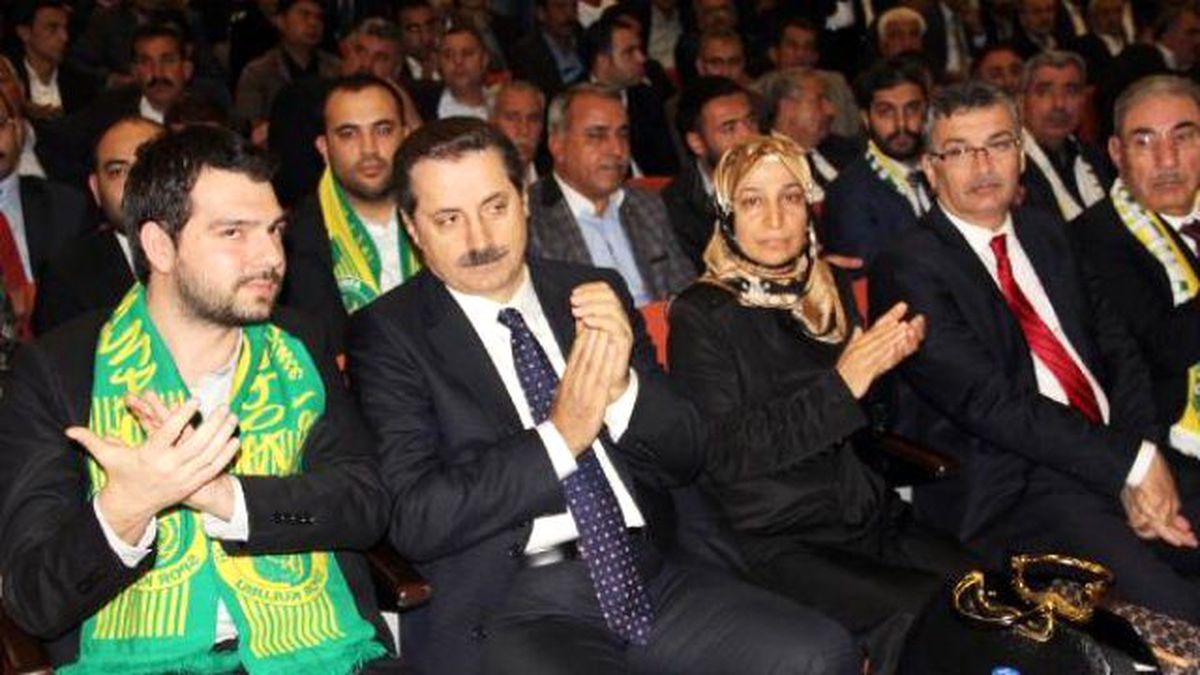 Bakan Çelik, Gruba Müdahale Eden Polisi \'Sakin Olun\' Diyerek Uyardı (3)