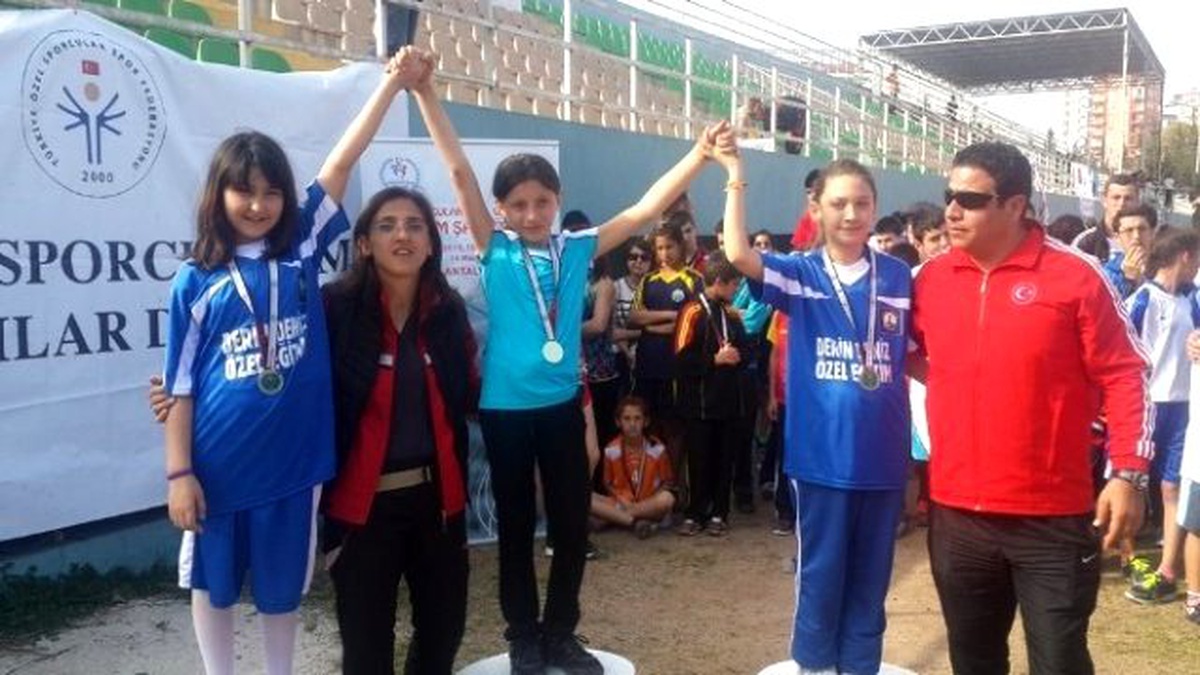 Burhaniye\'de Özel Sporculardan Büyük Başarı