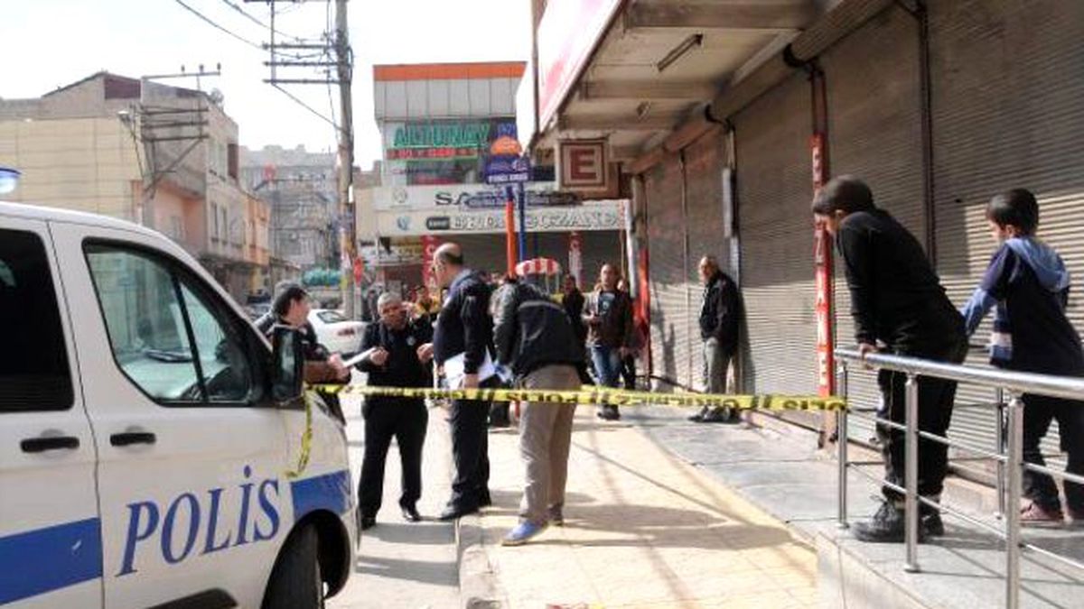 Eski Eşini Caddede Bıçakladı