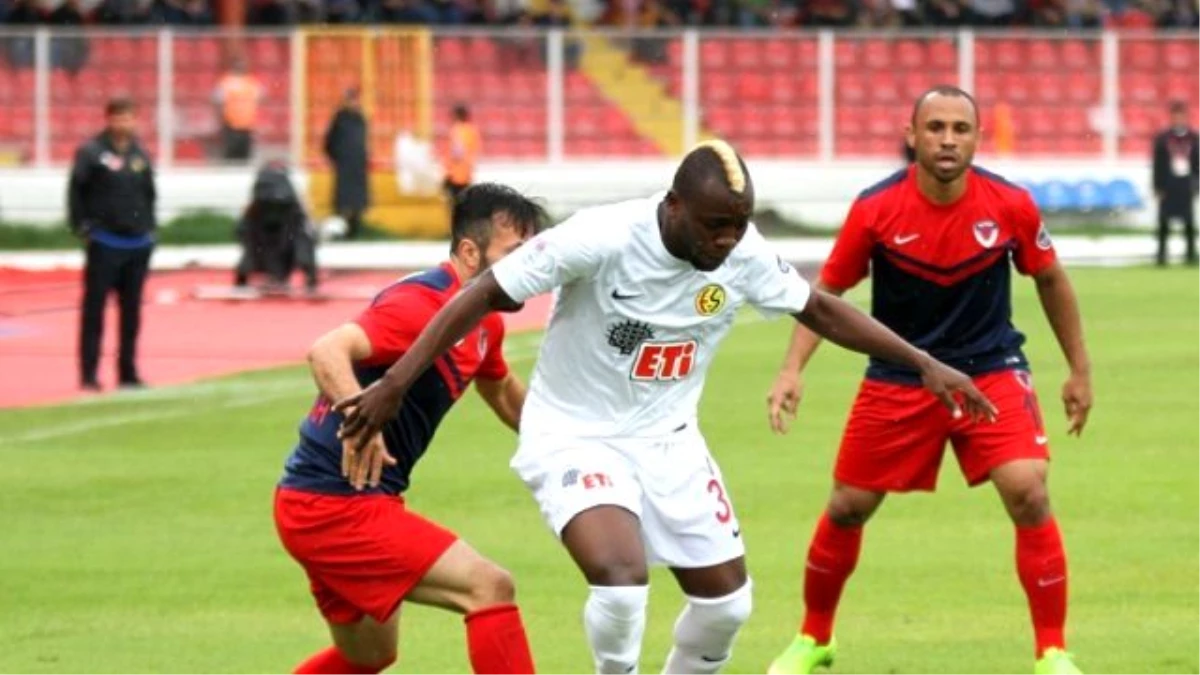 Eskişehirspor İşi İlk Yarıdan Bitirdi: 2-0