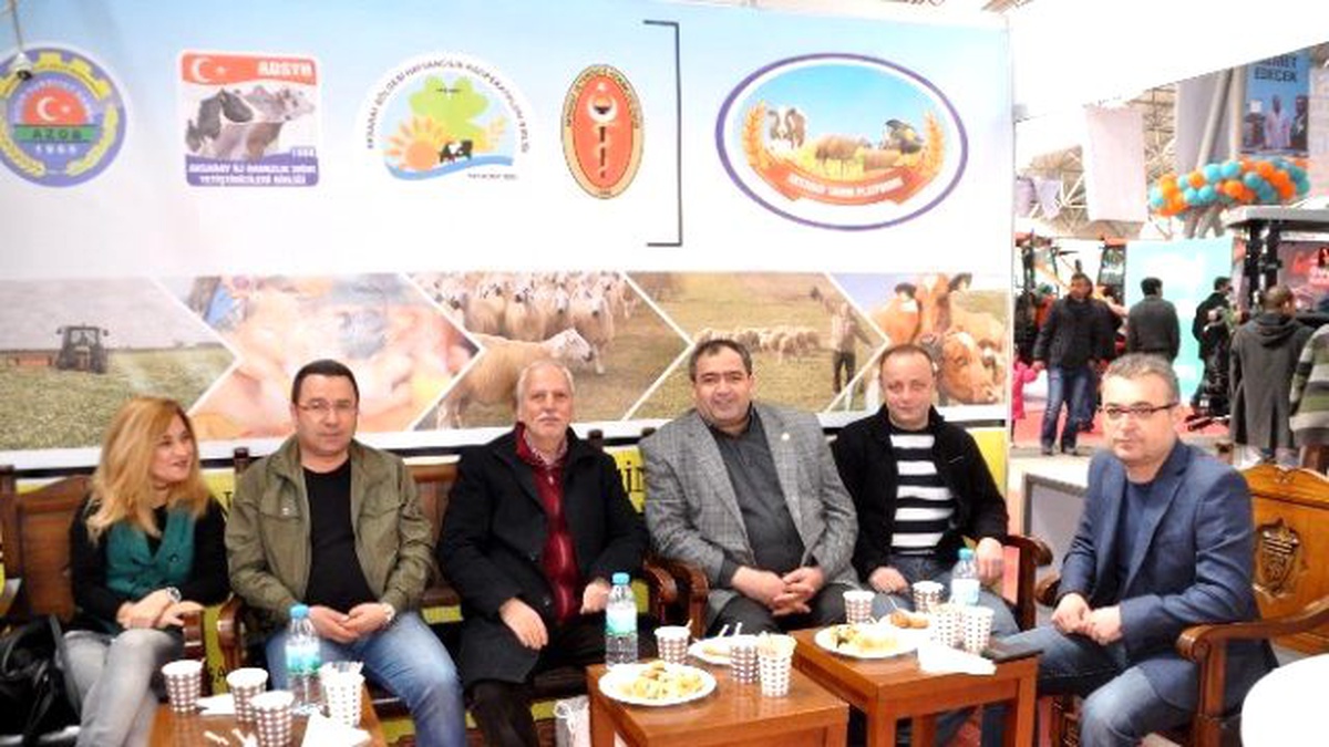 Gazeteciler Cemiyeti\'nden Ziraat Odası Standına Ziyaret
