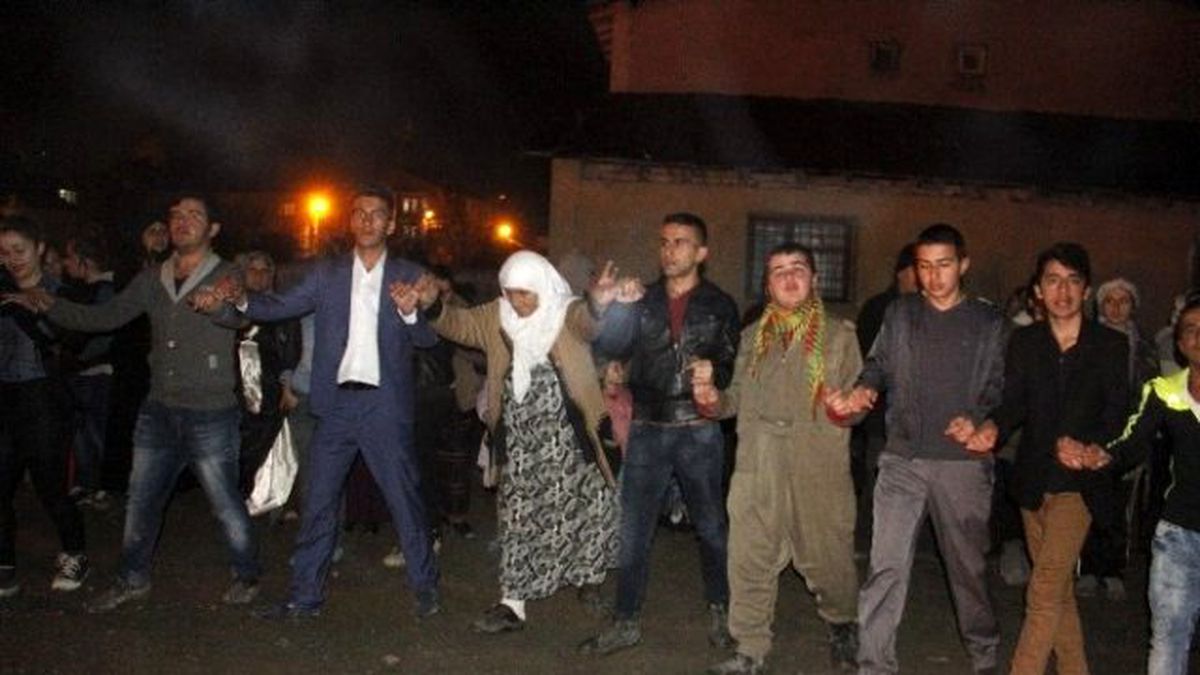 Hakkari\'de İlk Nevruz Ateşi Yakıldı