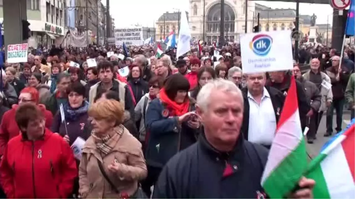 Macaristan\'da Hükümet Karşıtı Protesto